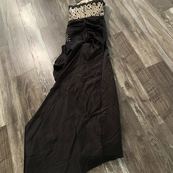 Beautiful custom fitted dress— one of a kind - Picture 6 of 15